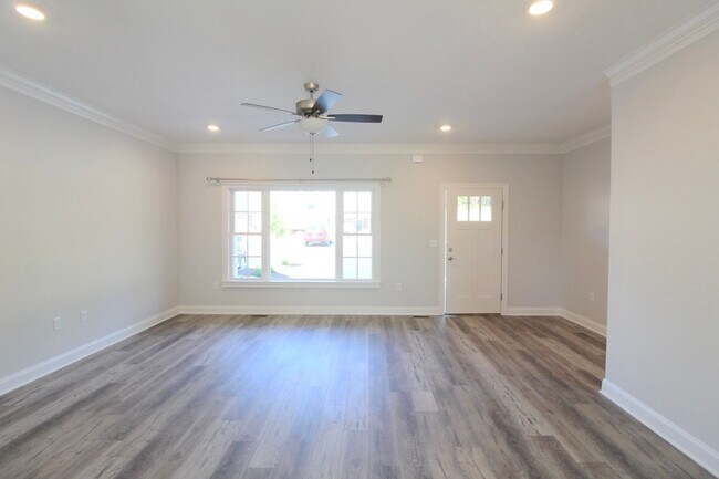Building Photo - Stylish and Spacious Townhome Near Sentara – 4 Beds | 3.5 Baths | 2,300 Sq. Ft.