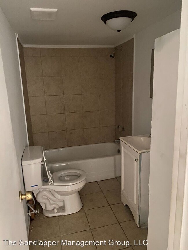 Building Photo - 1 br, 1 bath House - 3336A Kraft Avenue
