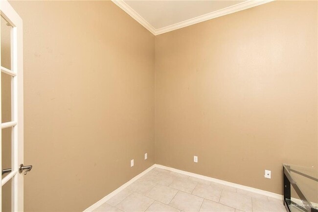 Building Photo - 33-25 1/2 E St