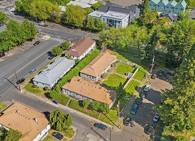 Building Photo - Delightful Updated 1-bedroom unit.