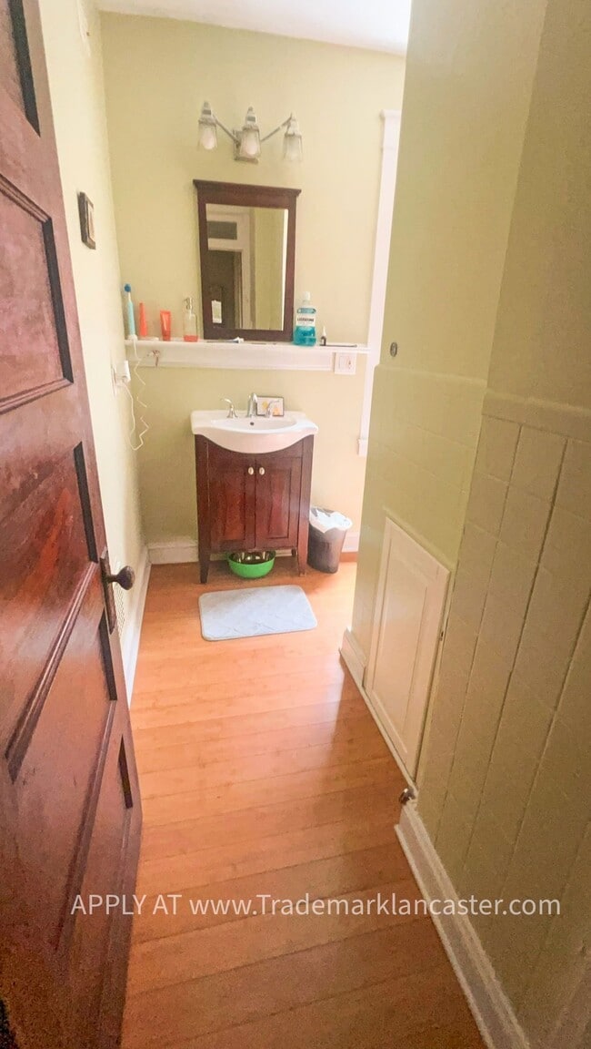 Building Photo - 40 N Plum St