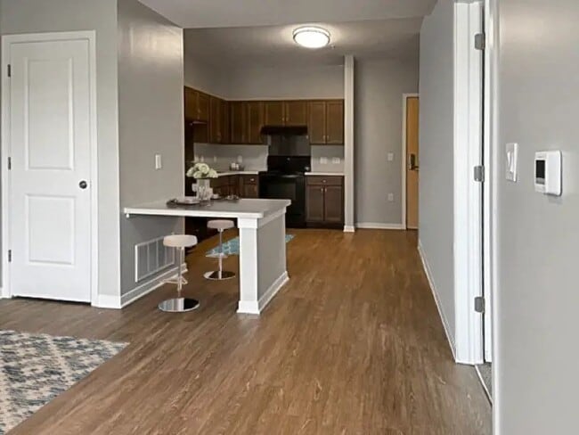 Building Photo - 1009 E Dublin Granville Rd