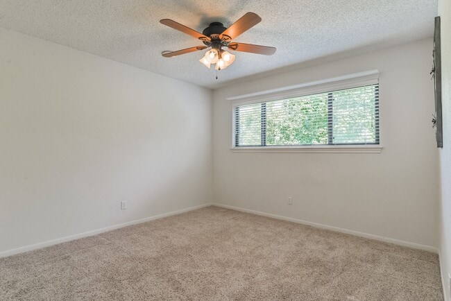 Building Photo - 15175 Diana Ln