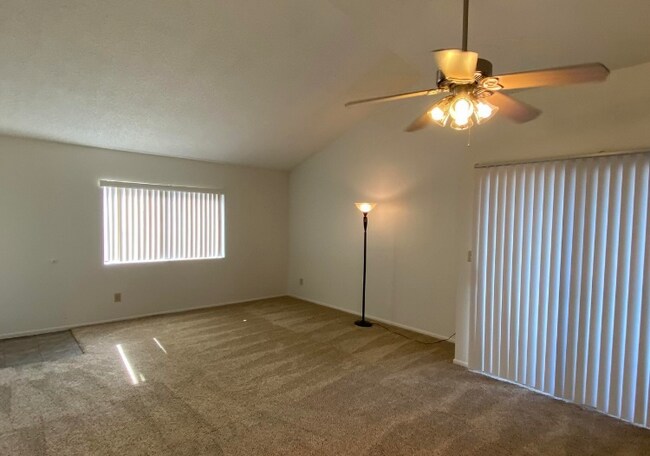 Building Photo - 2182 N Pantano Rd