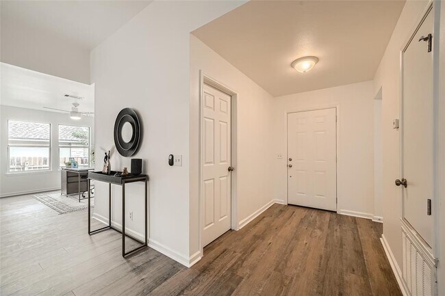 Building Photo - 905 Jasmine Trail