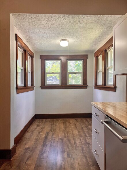 Building Photo - 2601 S 11th St