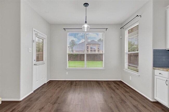 Building Photo - 26418 Richwood Oaks Dr