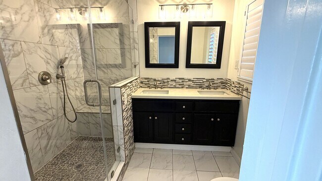 Building Photo - 3069 Hackett Ave