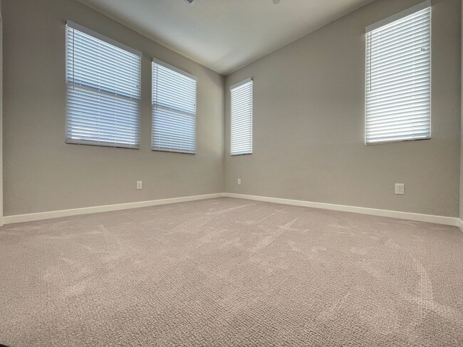 Building Photo - This spectacular 3-bed condo located acros...