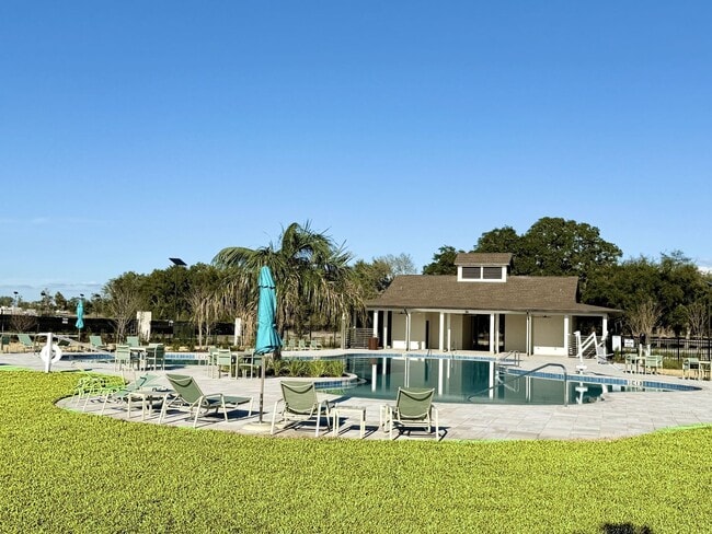 Building Photo - Brand-new End-unit 3Beds/2.5Baths townhome at Lady Lake!