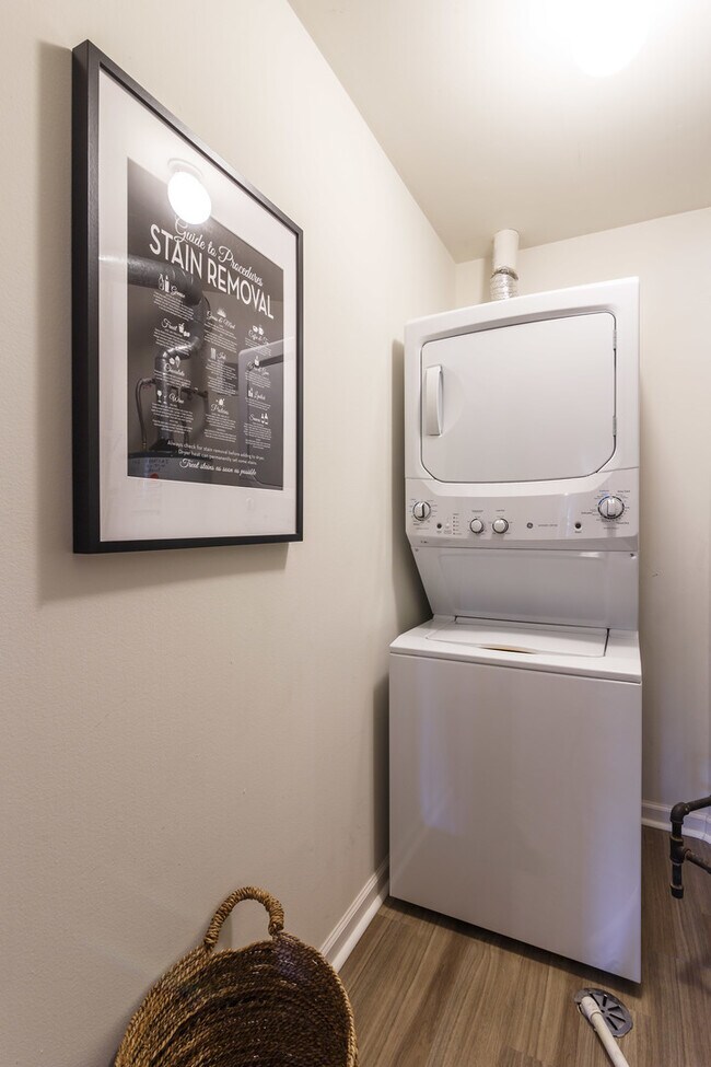 Building Photo - 1691 Buttonwood Cir