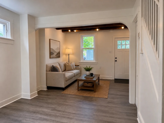 Building Photo - FULLY RENOVATED TOP TO BOTTOM!