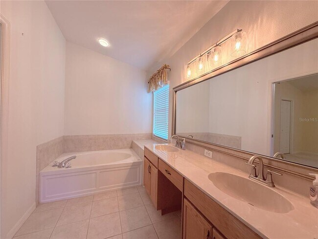 Building Photo - 5600 S Sparrow Hawk Ct