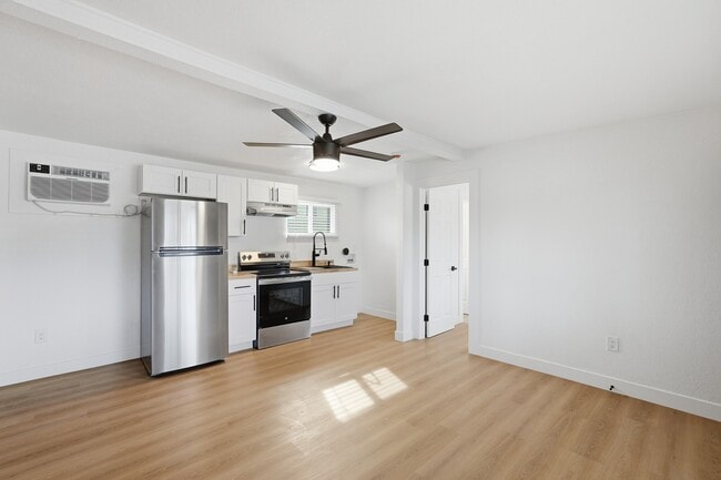Building Photo - 433 N 14th St