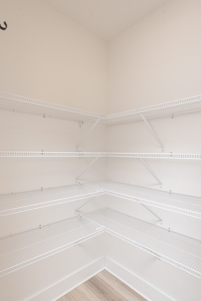 Building Photo - 1938 Westhill Dr