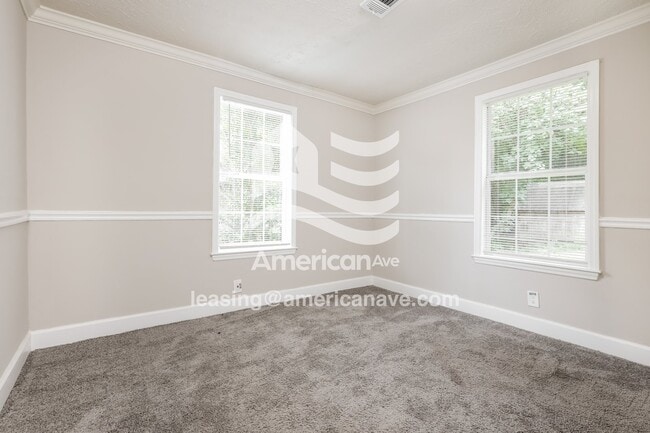Building Photo - 7728 Aurora Dr