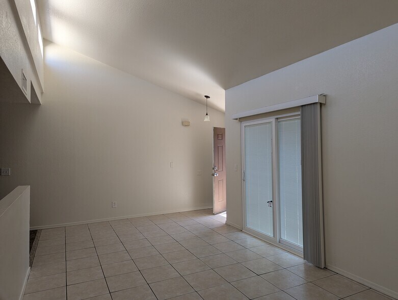 Building Photo - 1477 E 27th Ave