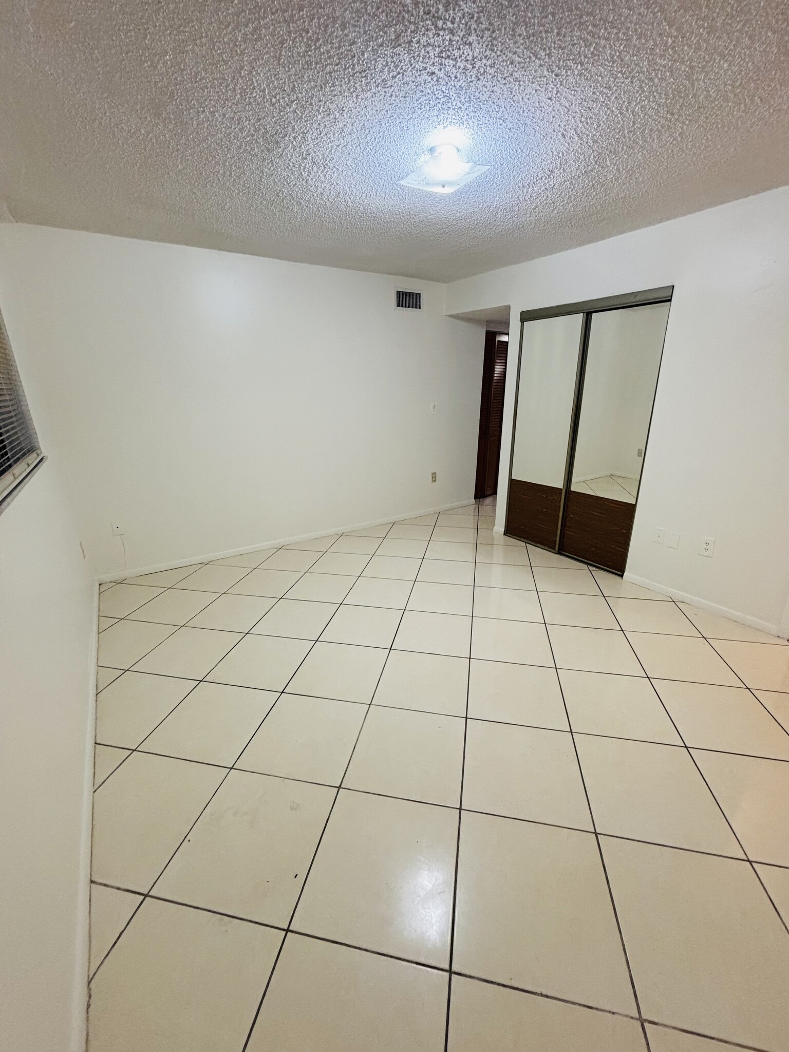 Master bedroom - 1331 W 51st Pl