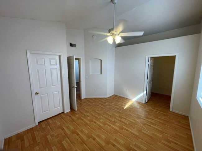 Building Photo - 75 N Valle Verde Dr