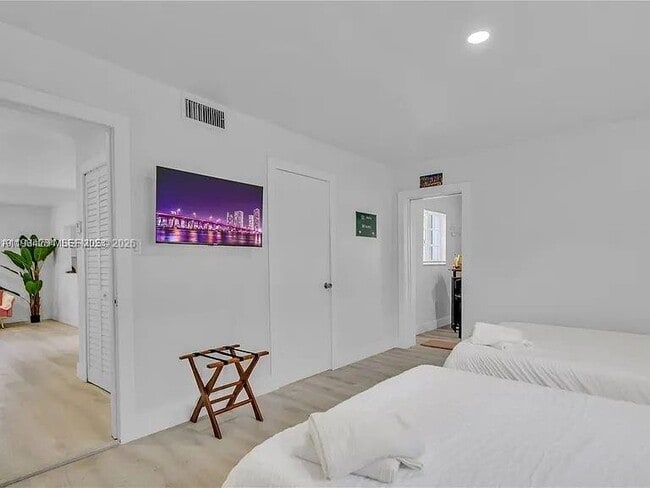 Building Photo - 1011 NW 23rd Ave