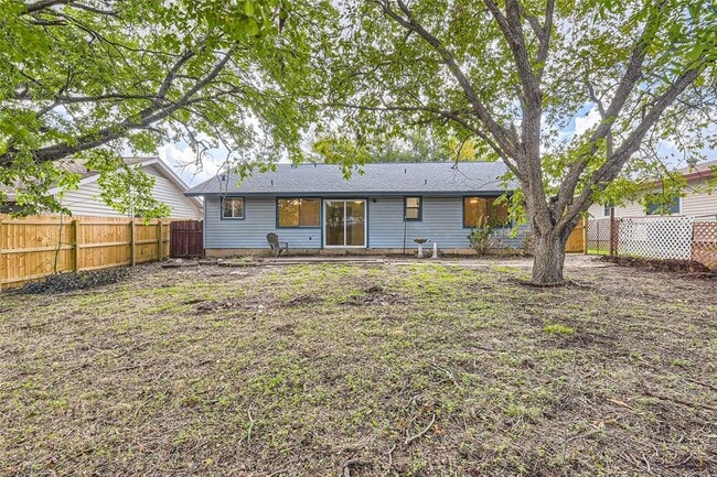 Building Photo - 402 Wood Bine Dr