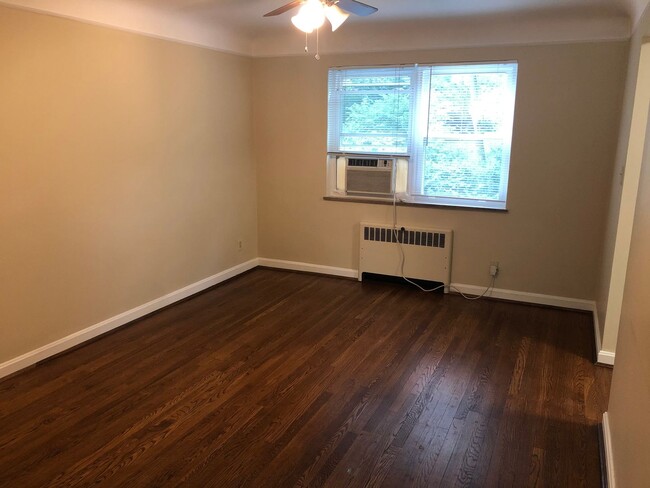 Building Photo - 5562 Beechmont Ave