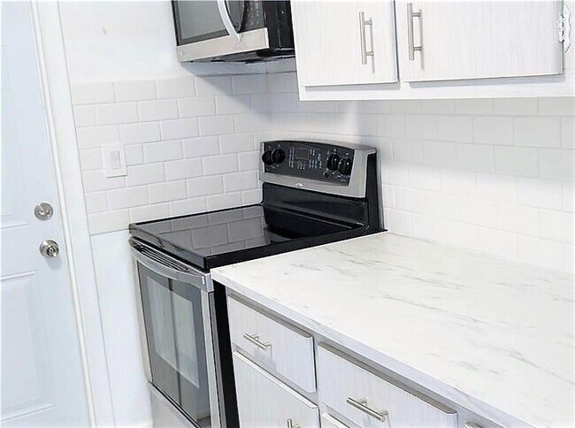 Building Photo - 348 S Federal Hwy