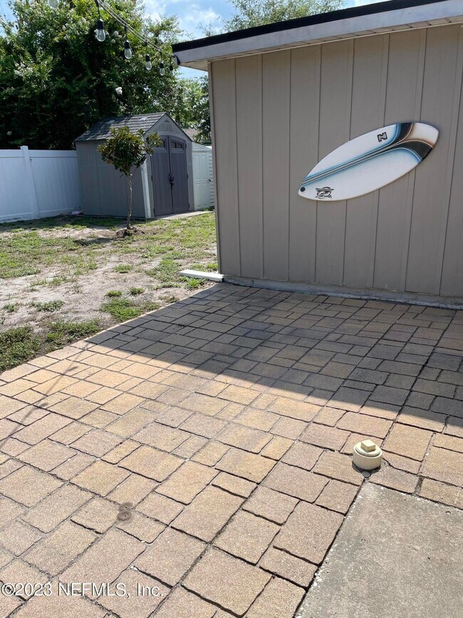 Building Photo - 780 Redfin Dr