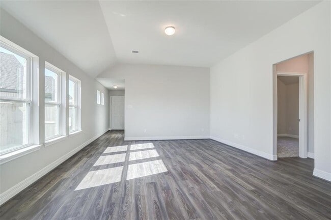 Building Photo - HUGE LOT! 1 Story, 3 Bedroom, 2 Bath