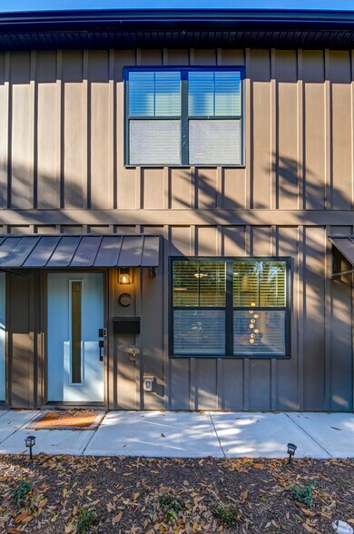 Building Photo - 816 Shull St