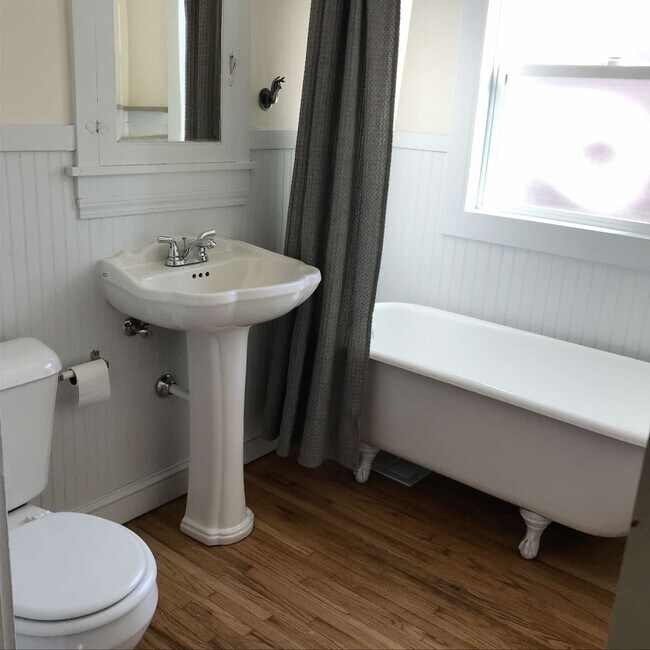 Building Photo - 1536 Peterson St