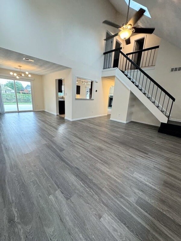 Building Photo - 3021 Glastonbury Dr