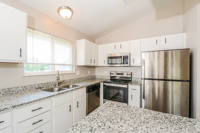 Building Photo - 14368 Jamestown Bay Dr