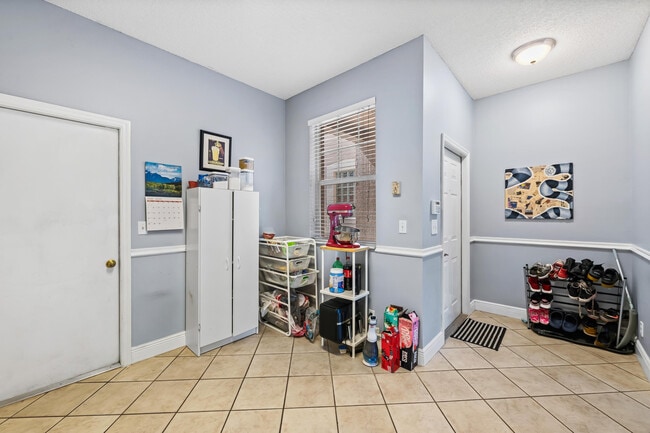 Building Photo - 2185 Salerno Cir
