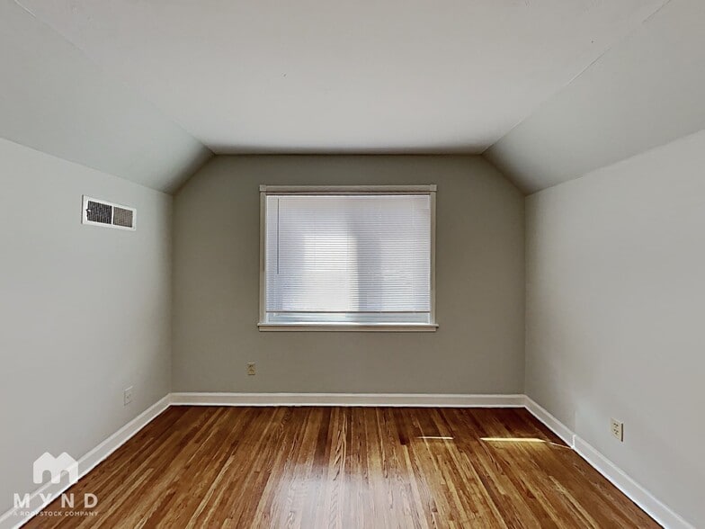 Building Photo - 3056 Darrow St