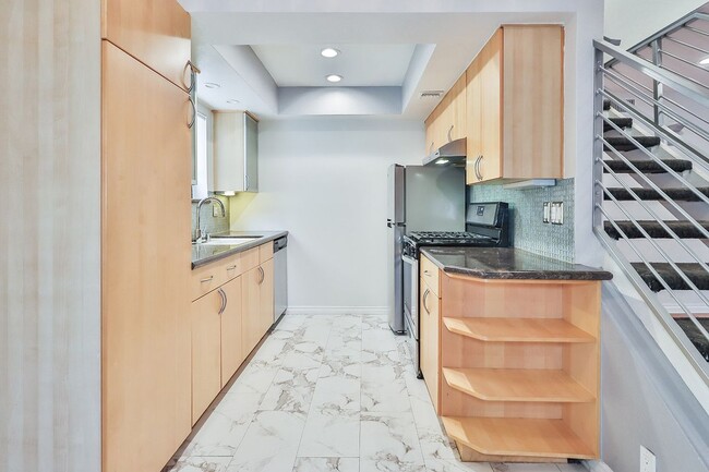 Building Photo - 18411 Hatteras St
