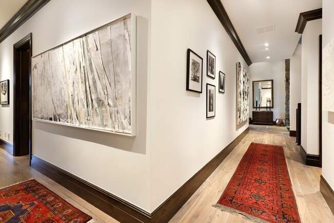 Building Photo - 353 Pfister Dr