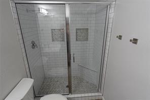 Building Photo - 7021 Greenview Cir N
