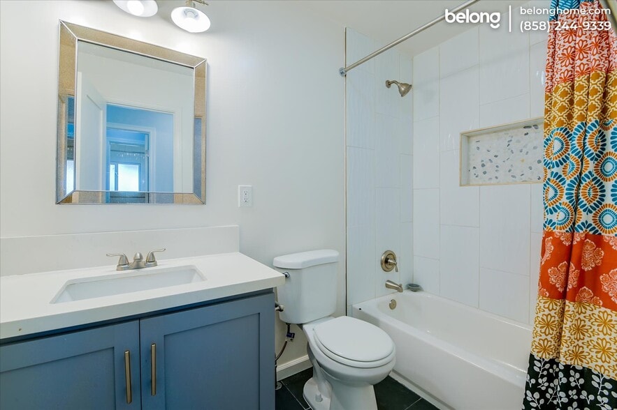 Building Photo - 2563 Roseview Pl