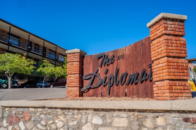 Building Photo - Diplomat Apartments
