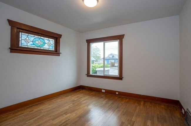 Building Photo - 4 Bedroom Craftsman Style House in Tacoma