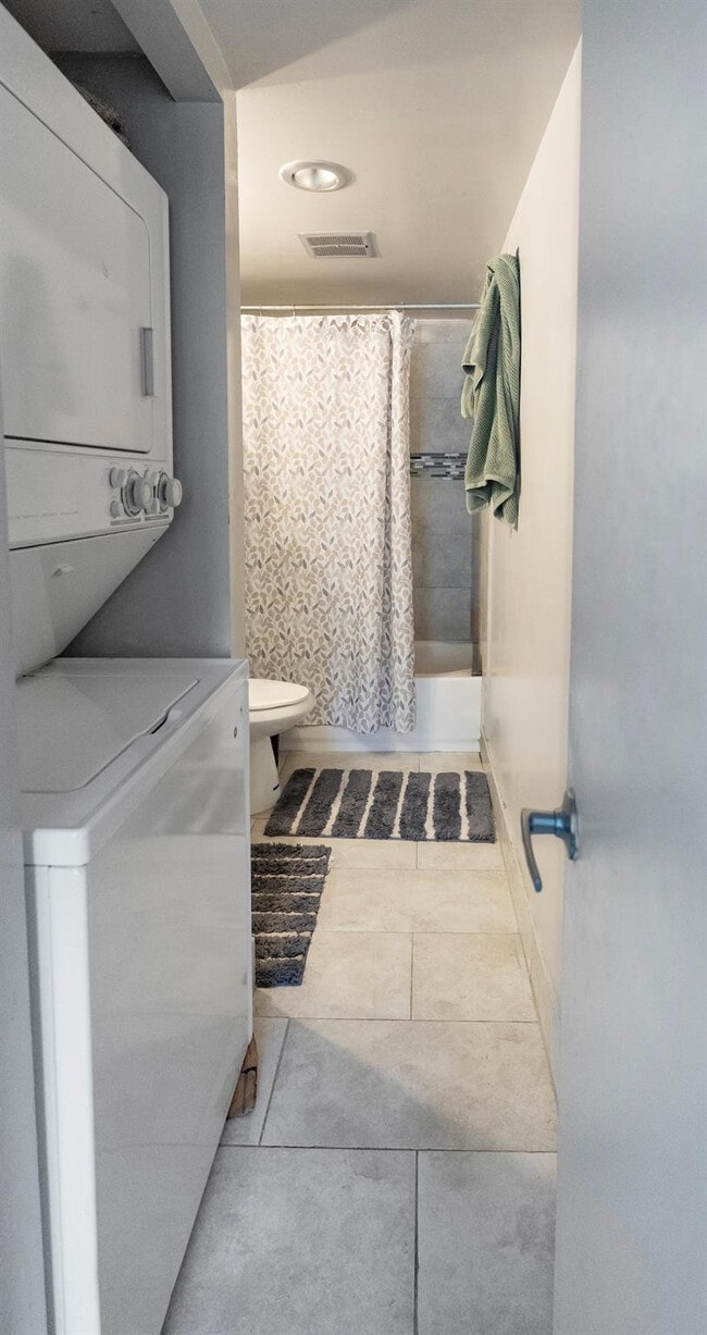 Building Photo - 4156 Inverrary Dr