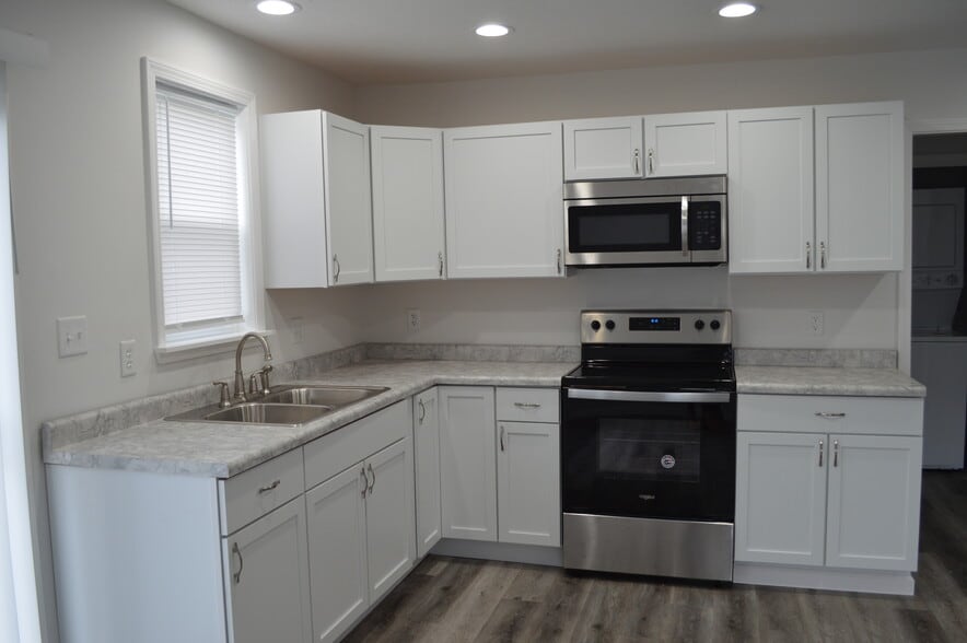 Kitchen - 800 S Diamond St