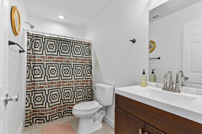 Building Photo - 326 Tahitian Dr