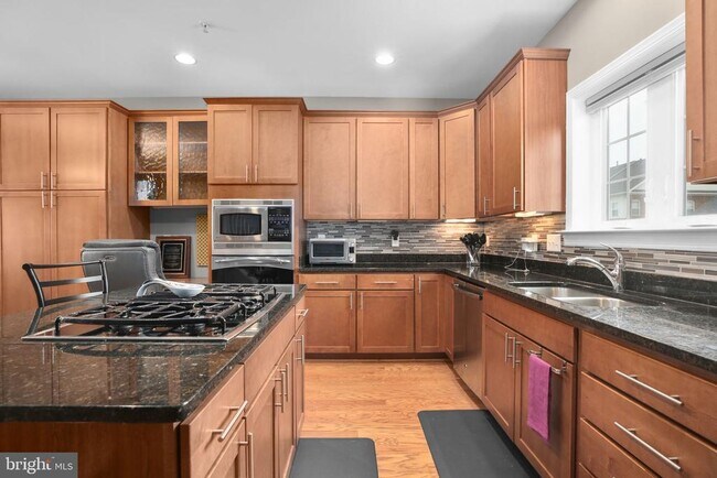 Building Photo - 568 Marina Landing Ln