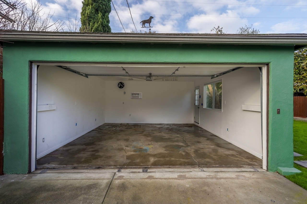 Building Photo - 2587 S Westgate Ave