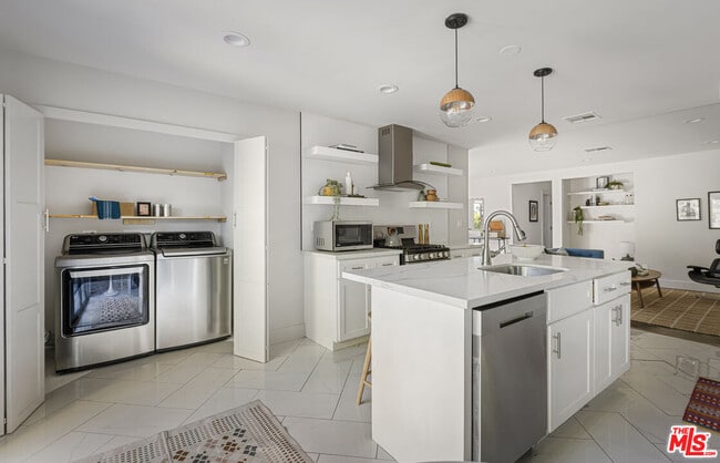 Building Photo - 1057 N Ave 49