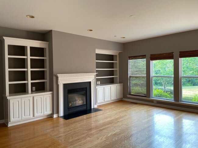 Building Photo - 4524 Sawmill Pl