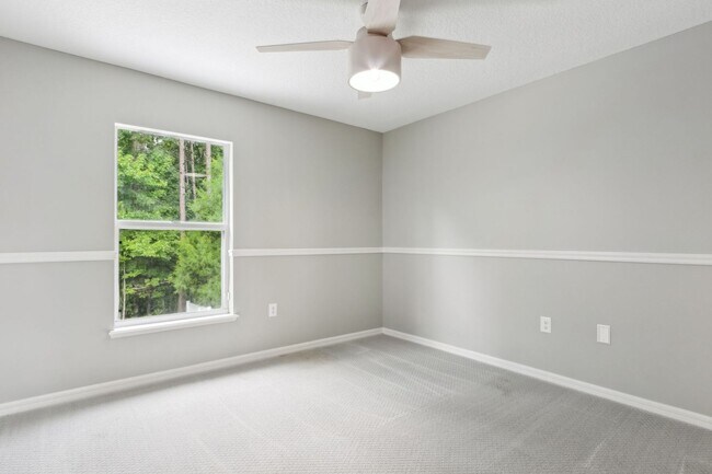 Building Photo - Newly Renovated 4 Bedroom!