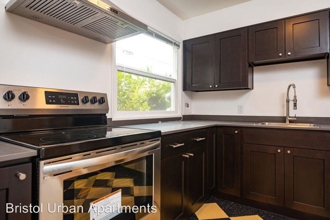 Building Photo - 3020 SE Waverleigh Blvd